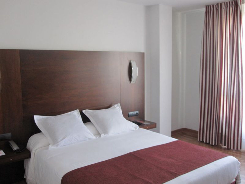 B&B Hotel Vigo Exterior photo